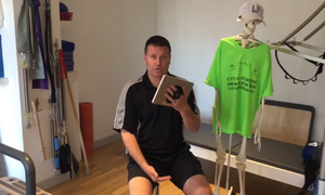 A physiotherapist reviews the ergonomic benefits of Tablet Holder by G-Hold® 
